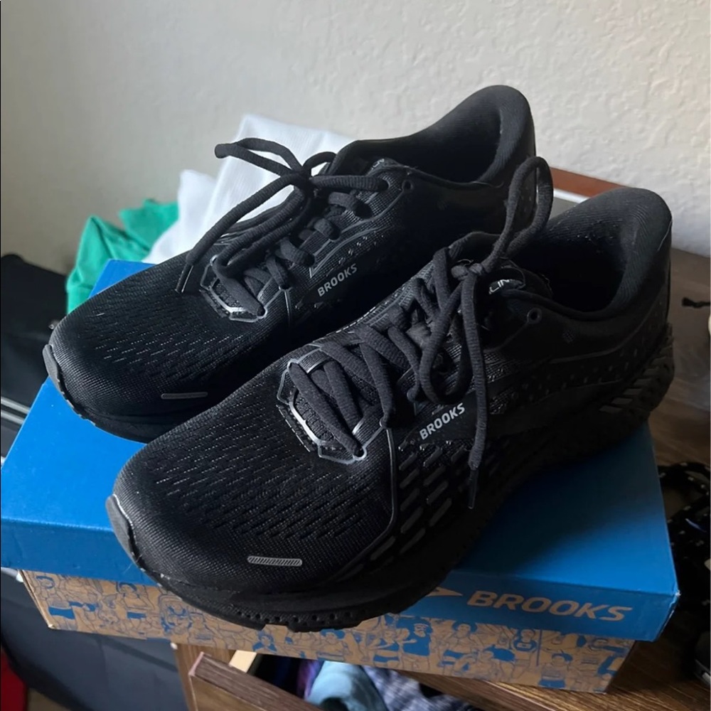 Brooks Women's Adrenaline GTS 21
